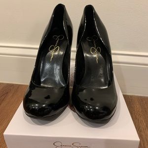 Jessica Simpson pumps 👠